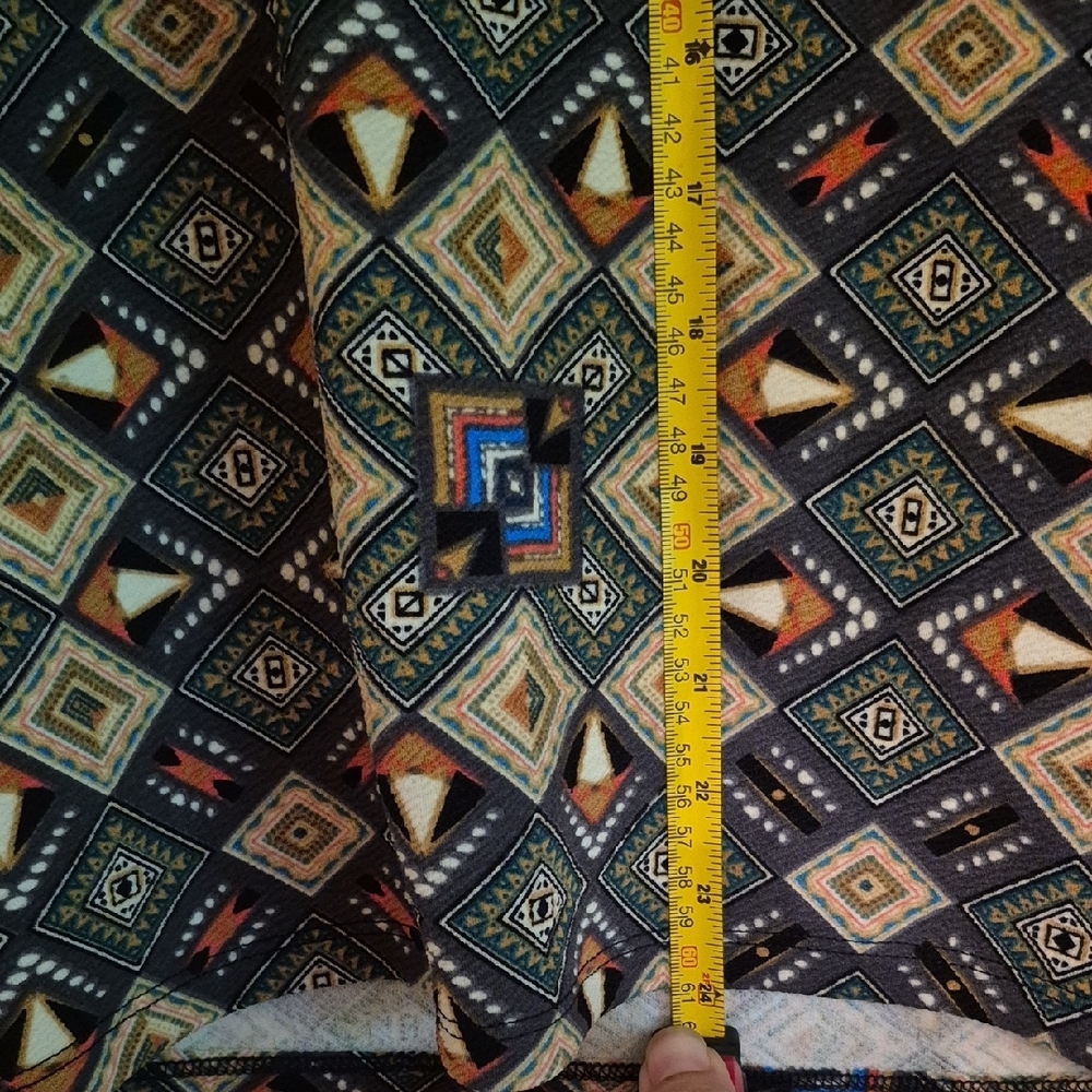 Stretchy Skirt With Aztec Pattern - Picture 8 of 9